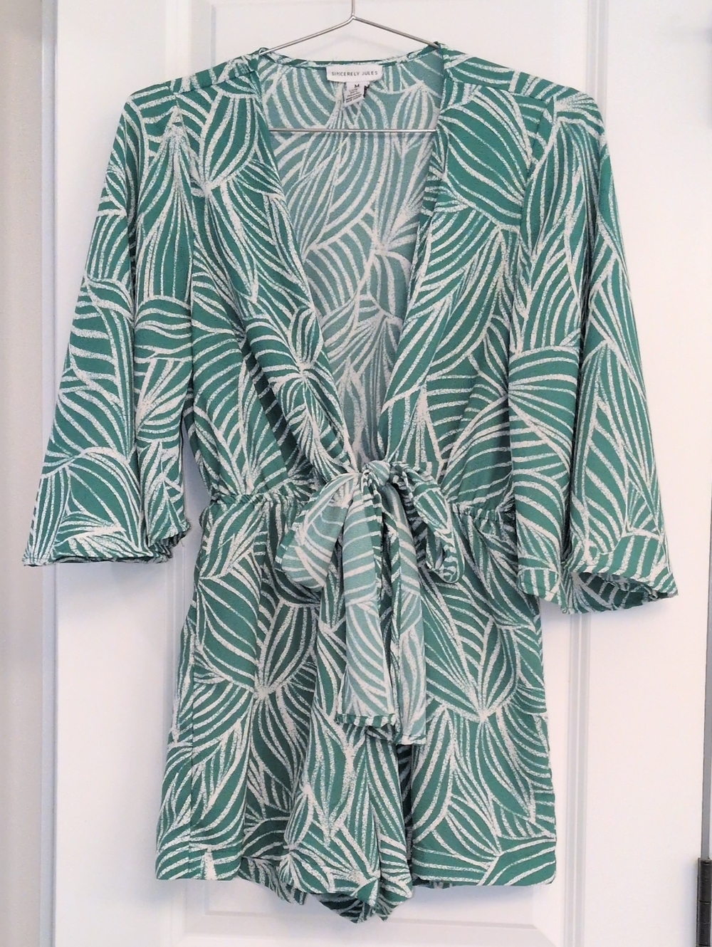 Sincerely Jules Green and White Leaf-Print Romper Size Medium